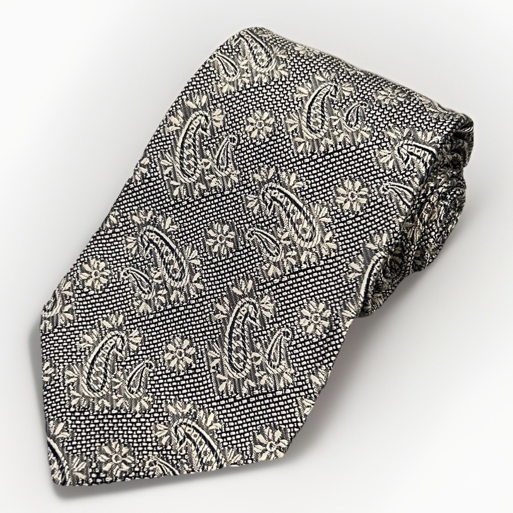 Innocenti for Tom James Mens Silk Jacquard Tie Black Gray Paisley Woven